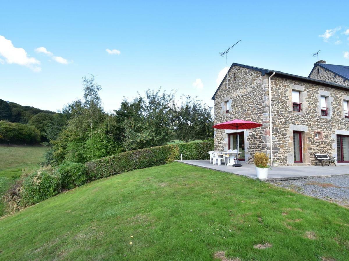Cosy Chalet With Private Garden In Normandy Isigny-le-Buat Esterno foto